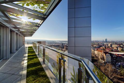 Ceiling infill and railing infill in ViviSpectra Zoom glass with Canopy interlayer