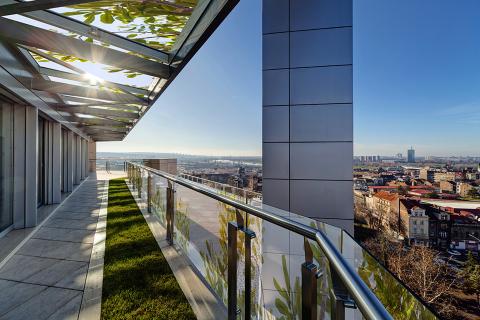 Ceiling infill and railing infill in ViviSpectra Zoom glass with Canopy interlayer